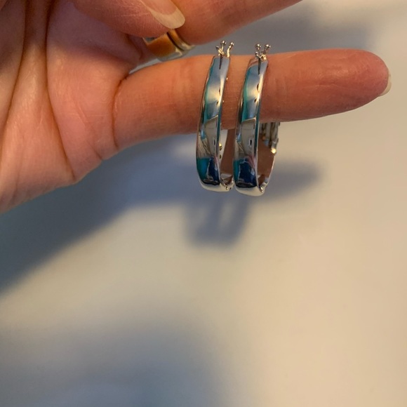 💰3 for 15💰 Multi colored lever back hoops - Picture 6 of 7